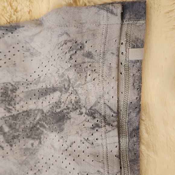 Lululemon Train to be Relaxed Fit Luna Blue Tye Dye Mesh Tank Top size 6 - Picture 10 of 11